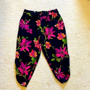 Susan Graver cropped liquid knit pants